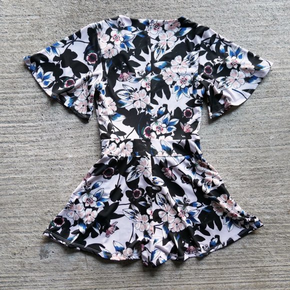 guess ∙ mariah deep v floral romper - Picture 5 of 11